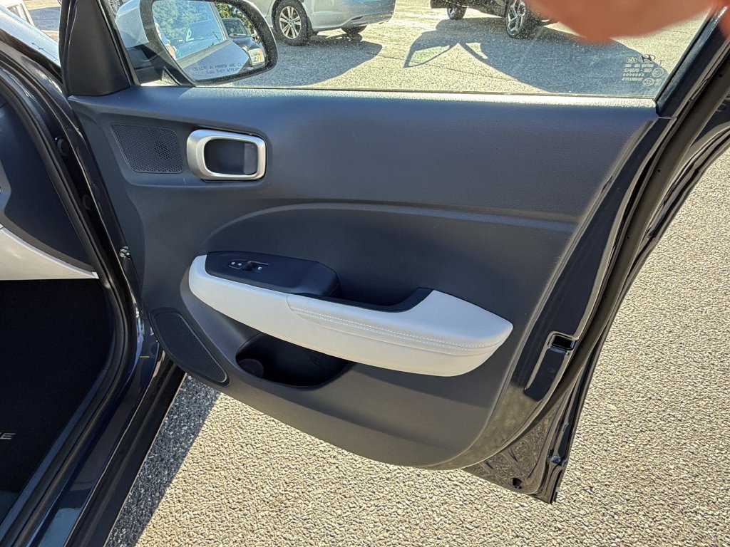 Certified 2023 Hyundai Venue Limited FWD image 29