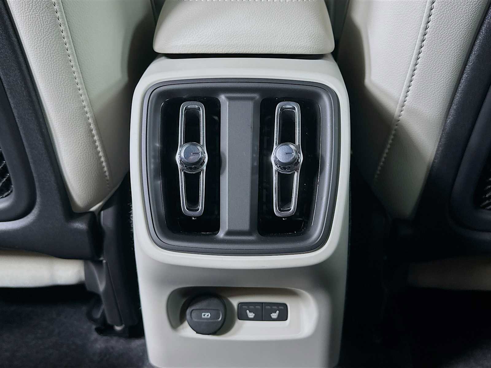 New 2026 Volvo XC40 B5 Plus w/ Protection Package Premier image 23