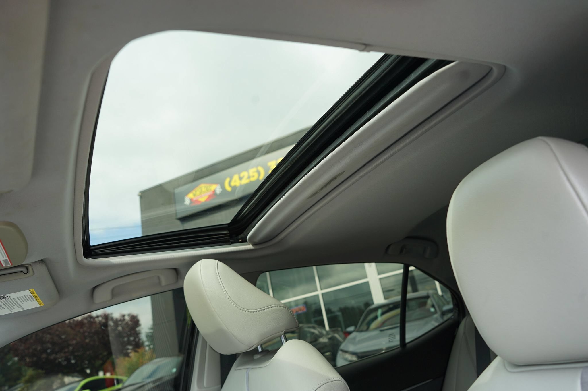Used 2019 Toyota Camry SE w/ Audio Package FWD image 16