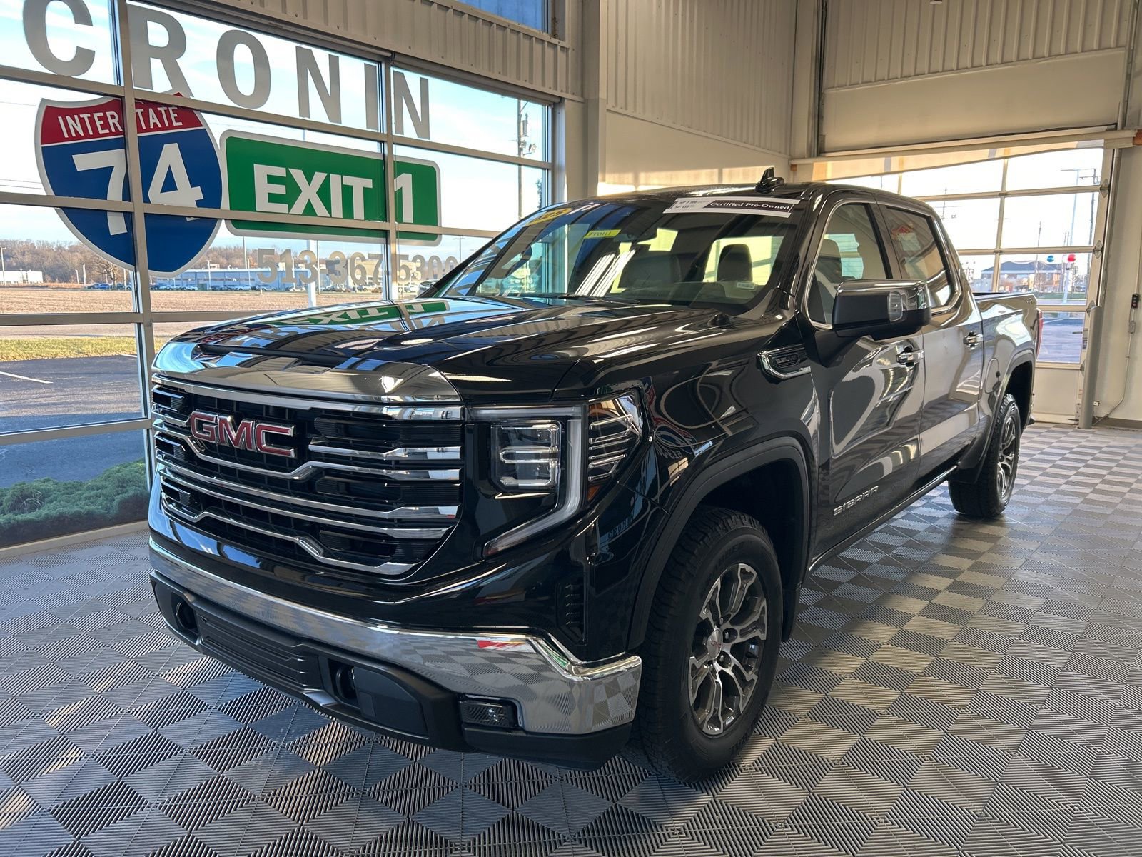 Used 2025 GMC Sierra 1500 SLT image 3