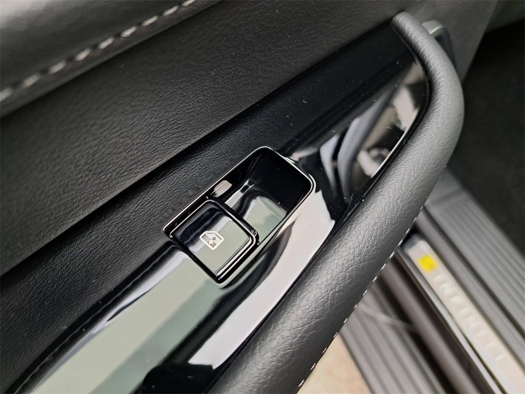 New 2026 INFINITI QX80 Luxe image 8