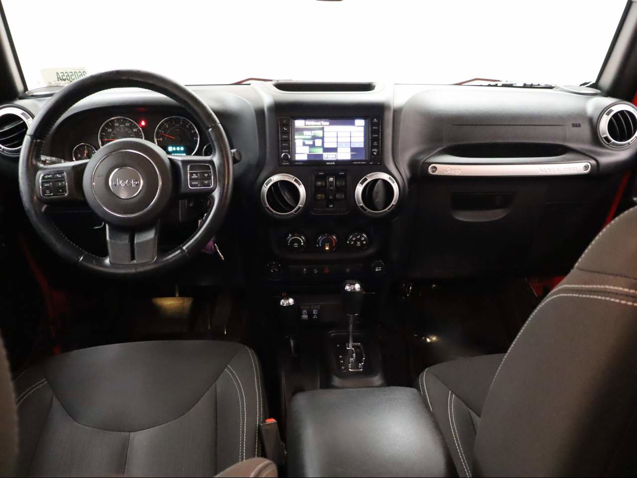 Used 2016 Jeep Wrangler Unlimited Rubicon w/ Connectivity Group image 17