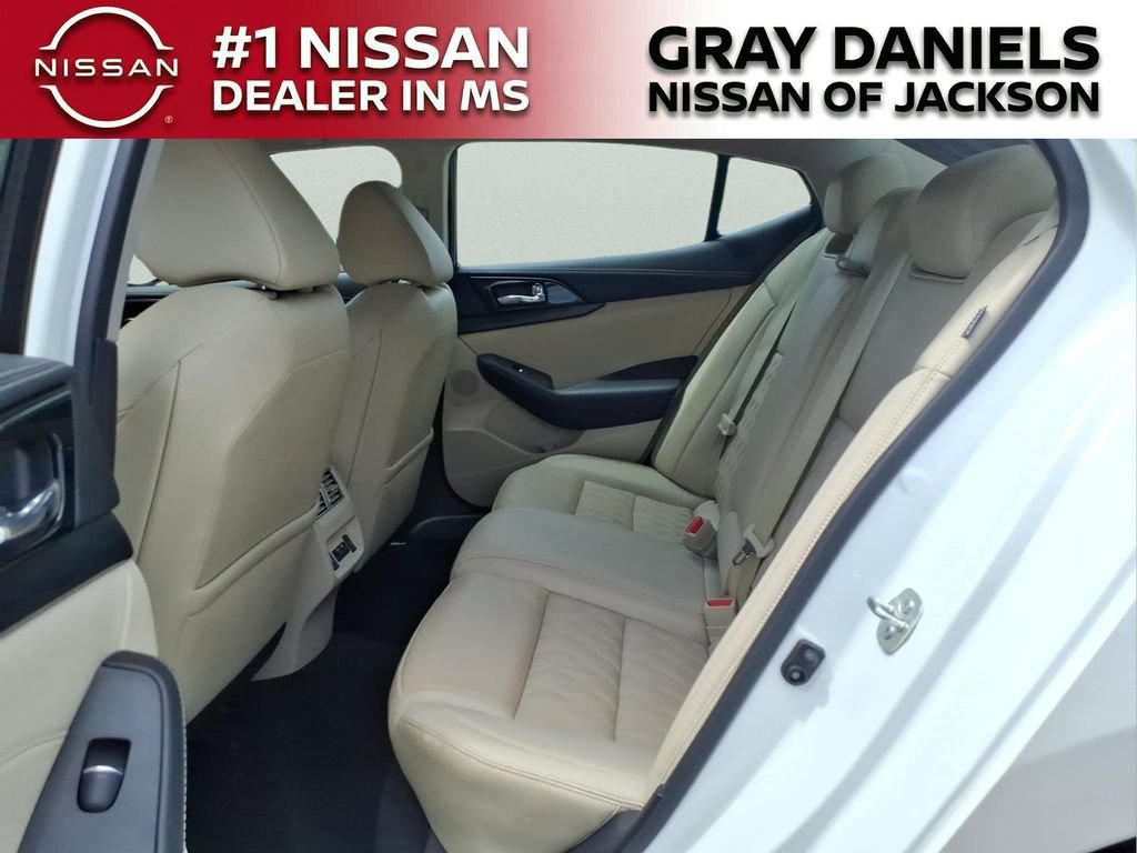 Used 2023 Nissan Maxima Platinum w/ Sport Mat Group FWD image 25