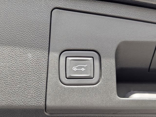 Used 2024 Cadillac XT4 Premium Luxury image 12