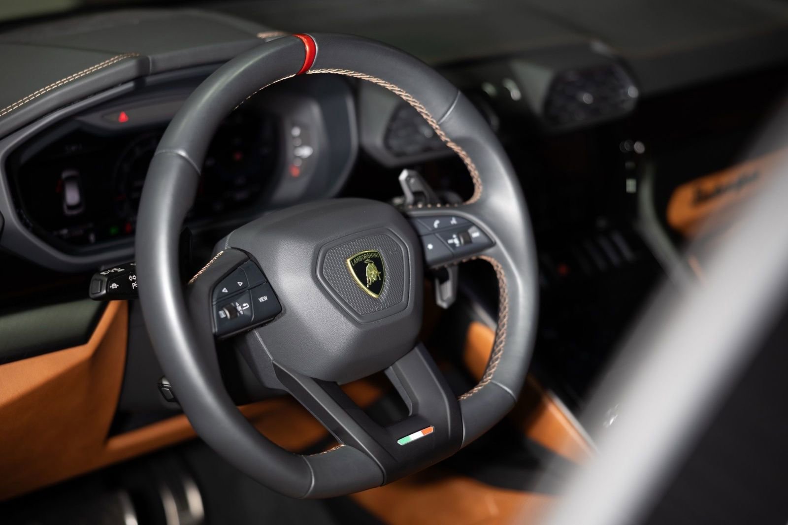 Used 2023 Lamborghini Urus S AWD/4WD image 46