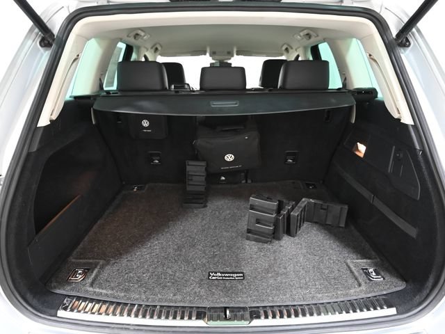 Used 2017 Volkswagen Touareg Sport AWD/4WD image 21