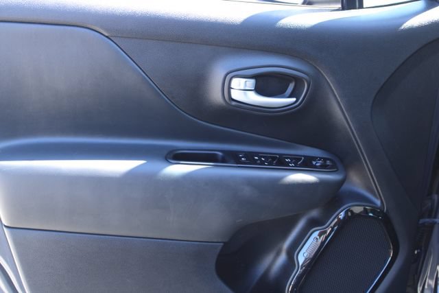 Used 2023 Jeep Renegade Altitude w/ Sun/Sound Group AWD/4WD image 10