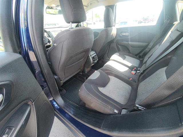 Used 2016 Jeep Cherokee Sport FWD image 18