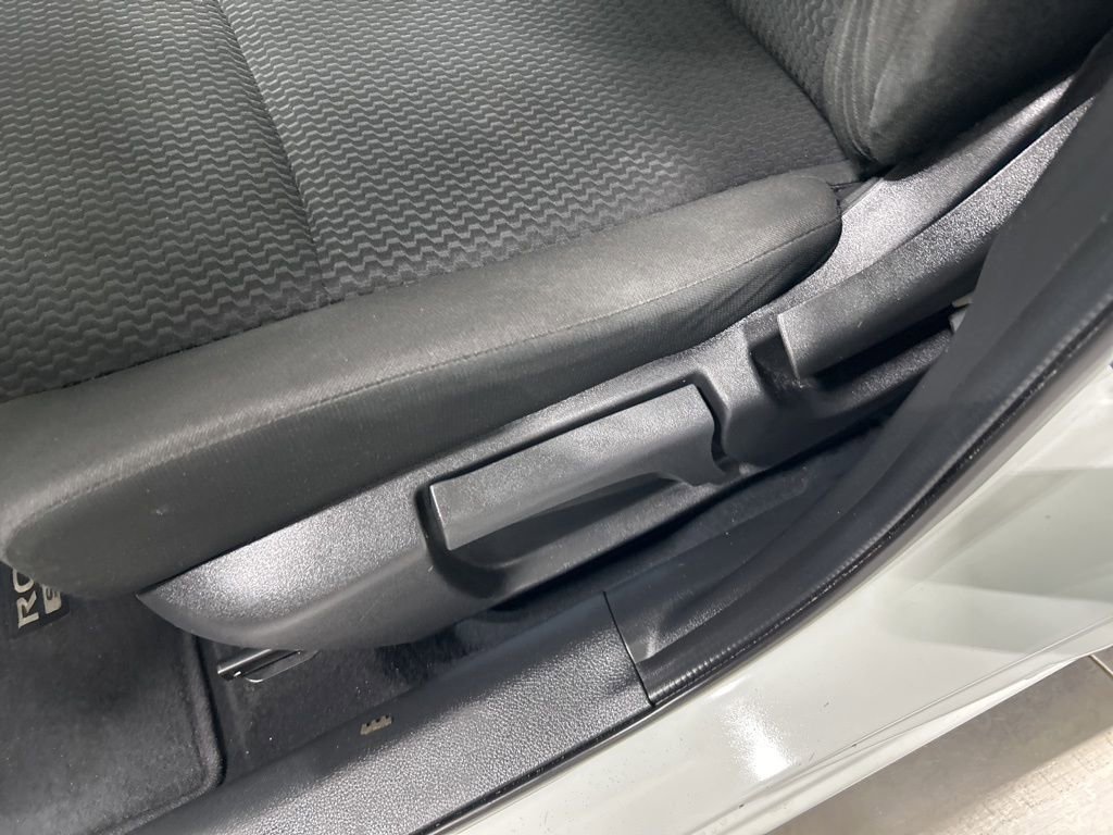 Used 2019 Nissan Rogue Sport S image 11