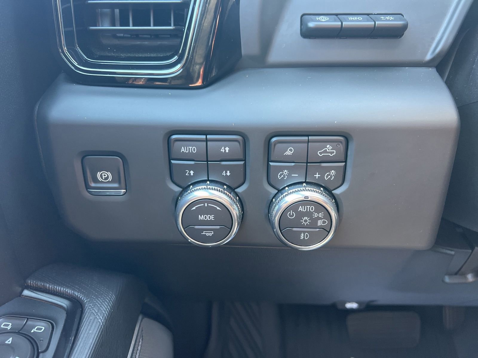 Used 2025 GMC Sierra 2500 AT4X w/ AT4X AEV Edition AWD/4WD image 25