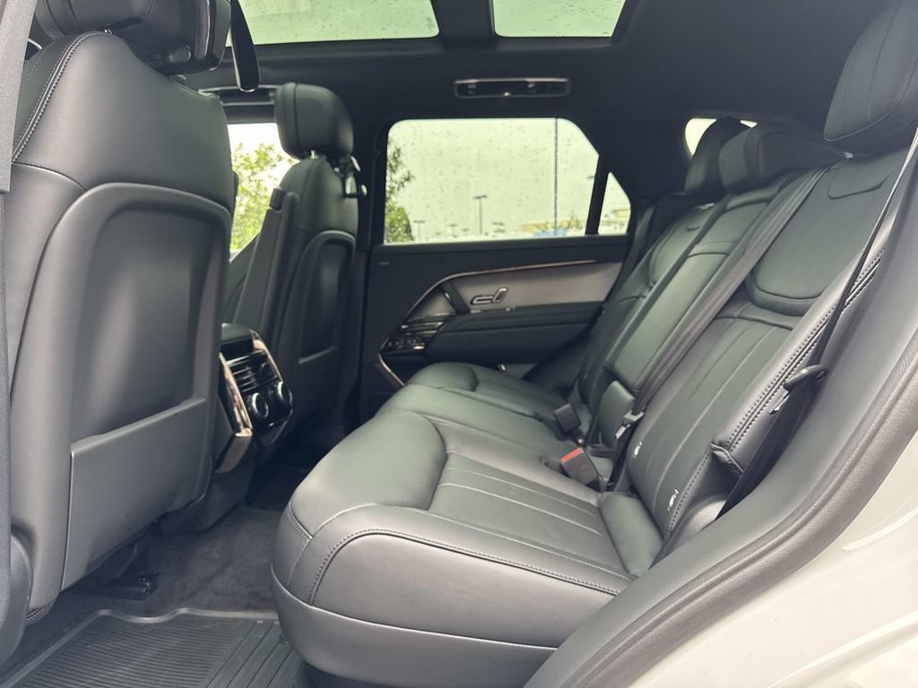 New 2026 Land Rover Range Rover Sport Dynamic SE AWD/4WD image 13