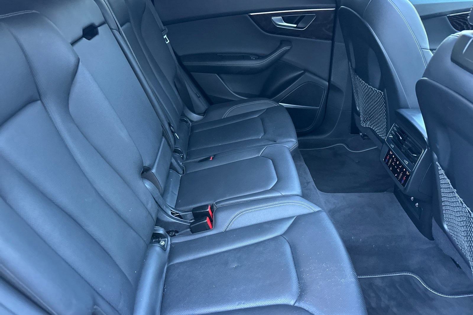 Used 2023 Audi Q8 Prestige w/ Prestige Package image 29