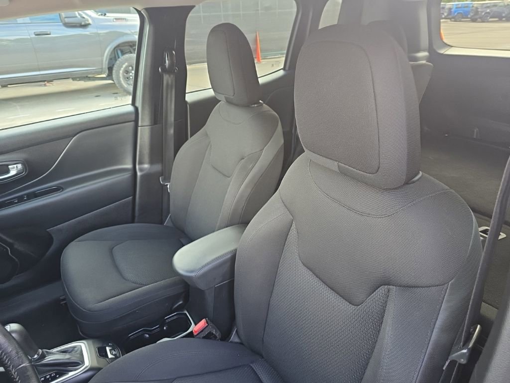 Used 2020 Jeep Renegade Altitude FWD image 15