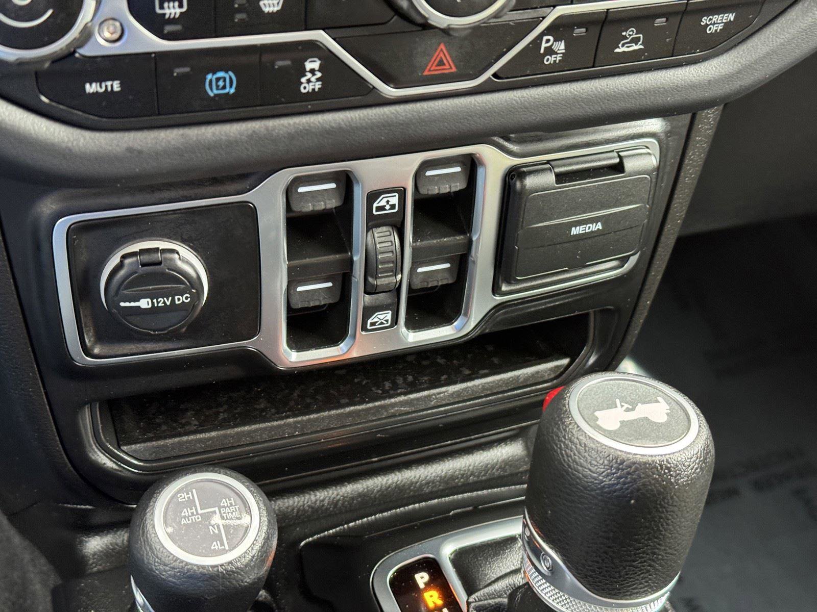 Used 2025 Jeep Wrangler Sahara w/ Safety Group image 19