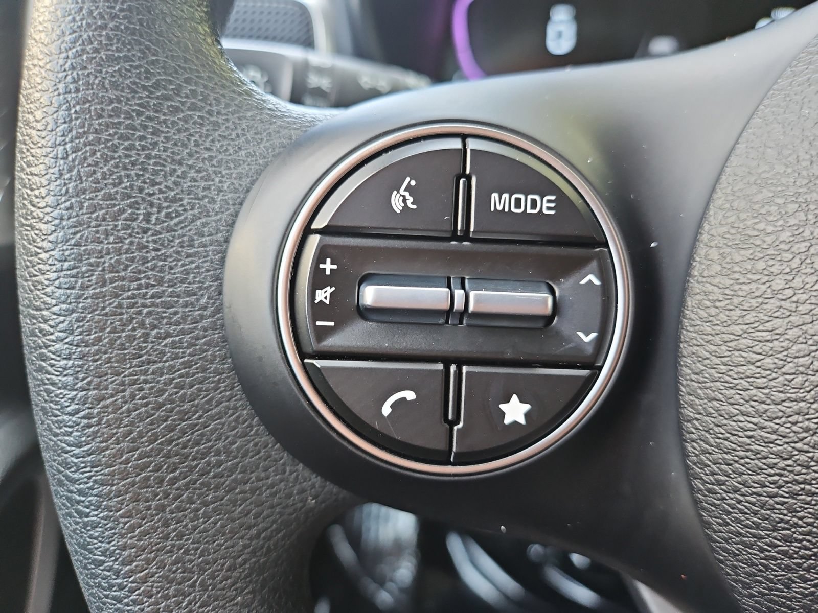 Used 2025 Kia Soul LX w/ LX Technology Package FWD image 30
