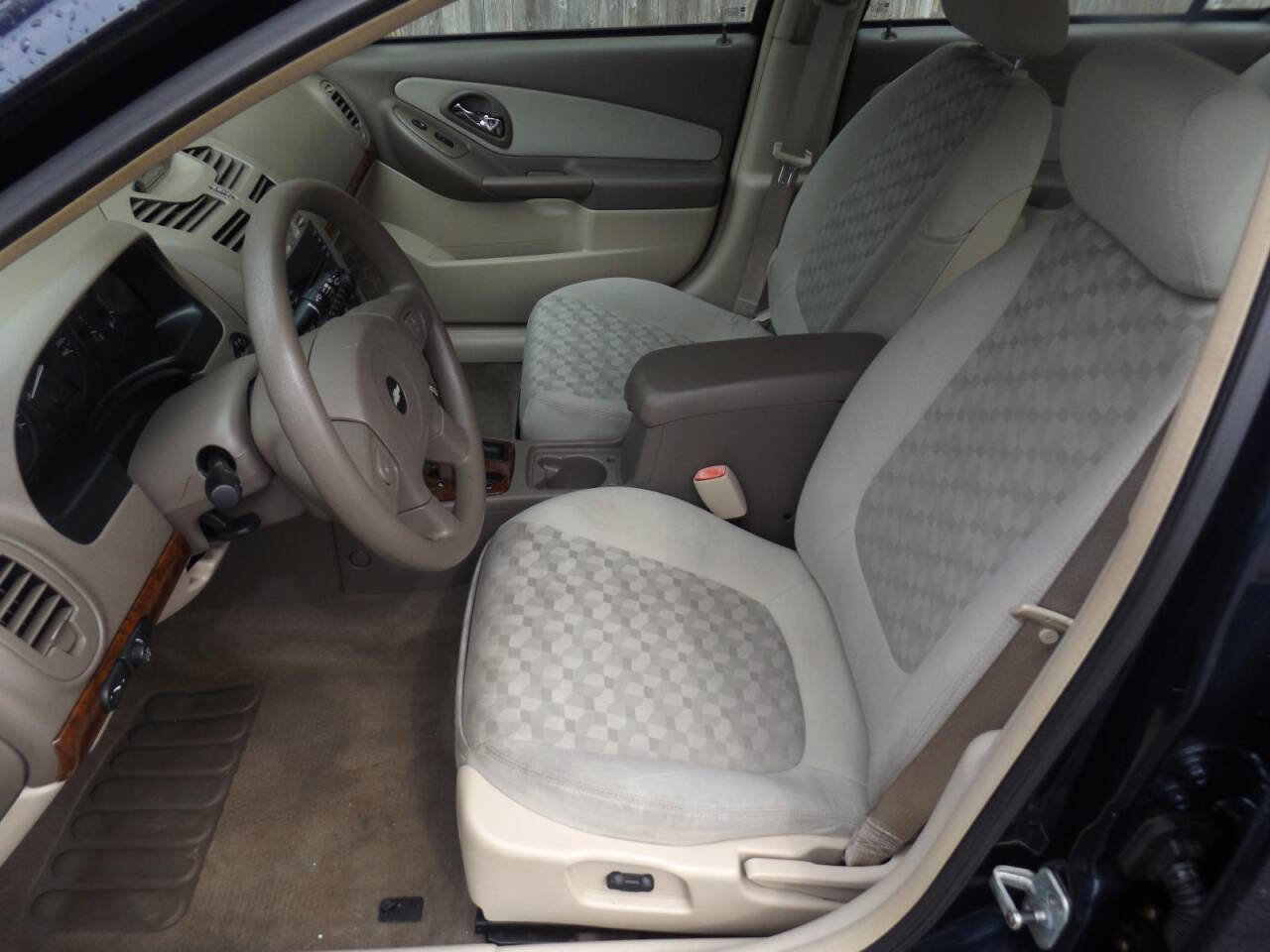 Used 2004 Chevrolet Malibu LS w/ Preferred Equipment Group image 16