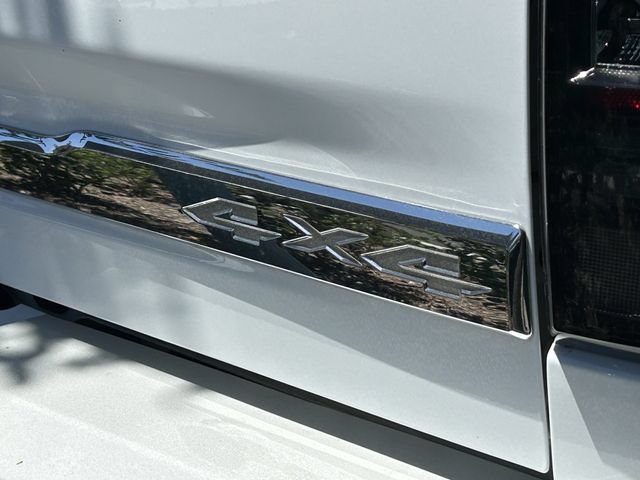 Used 2016 RAM 3500 Laramie Longhorn AWD/4WD image 6