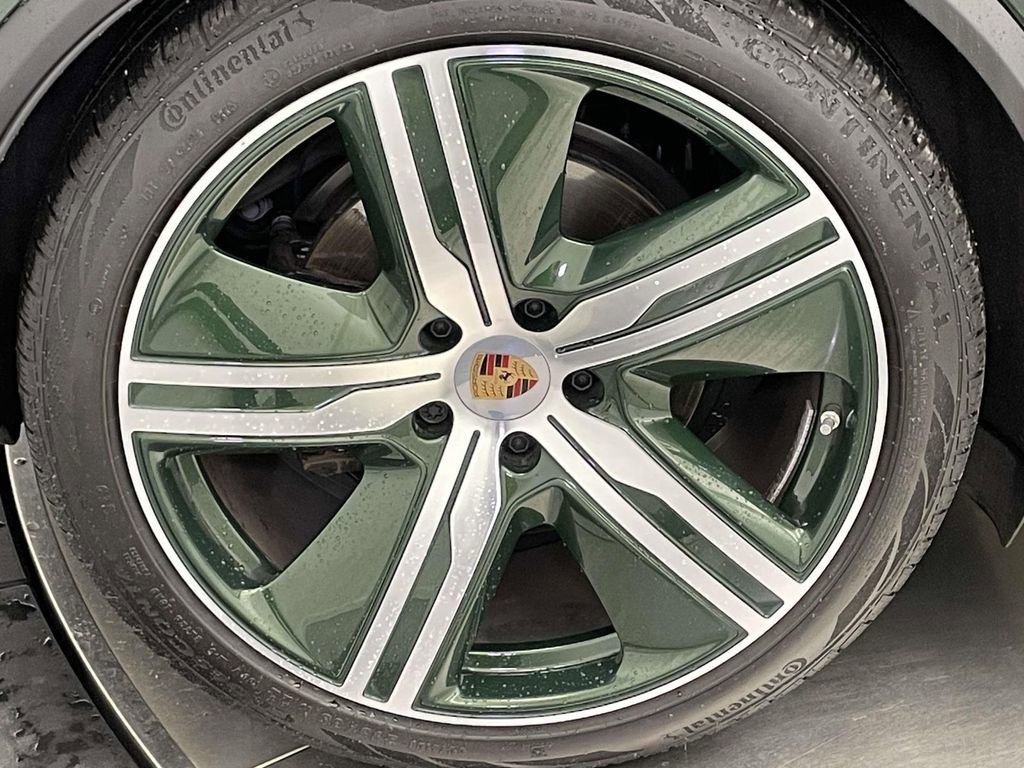 Certified 2025 Porsche Macan 4 Electric image 13