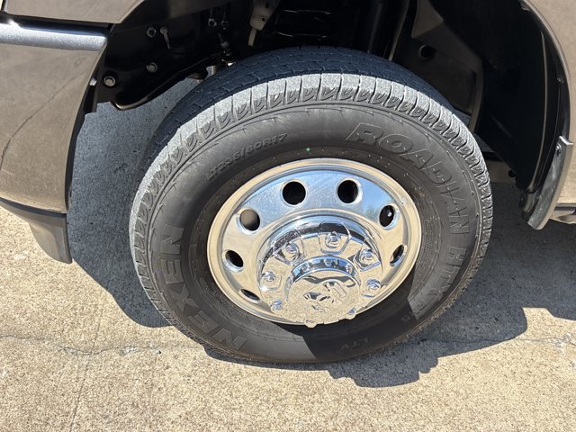 Used 2025 RAM 3500 Laramie AWD/4WD image 11