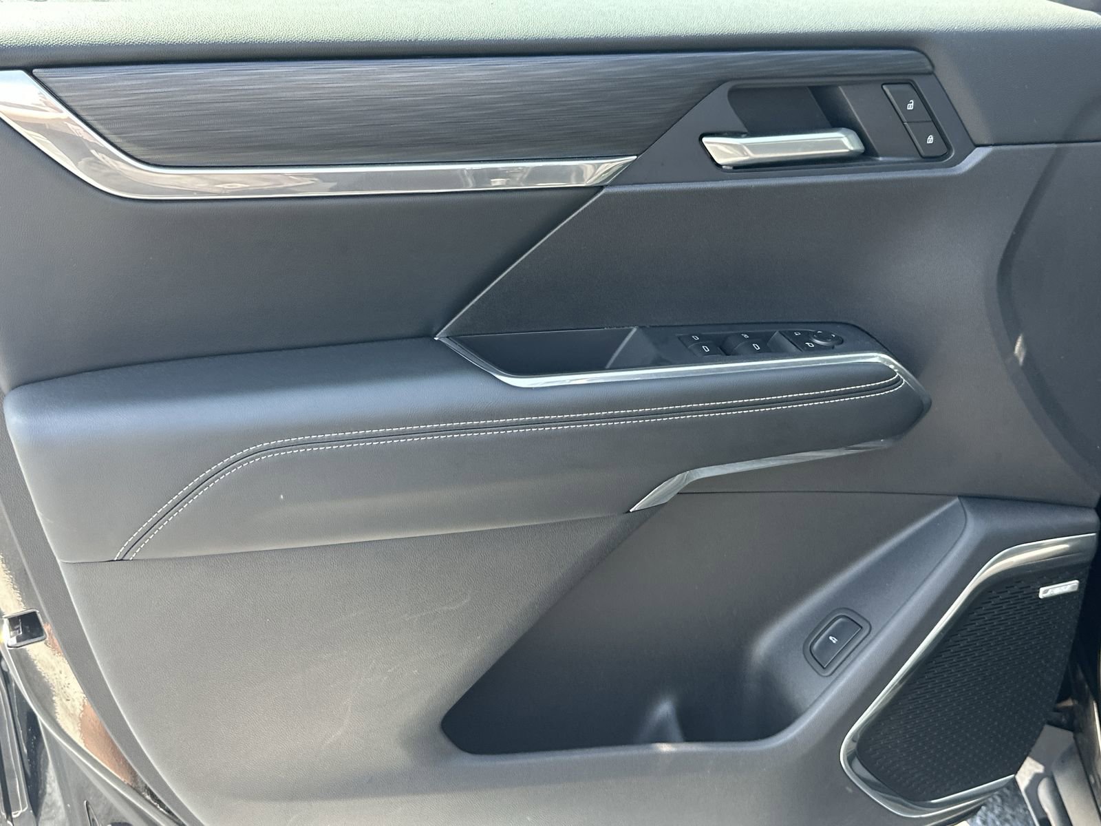 Used 2025 GMC Acadia Elevation image 14