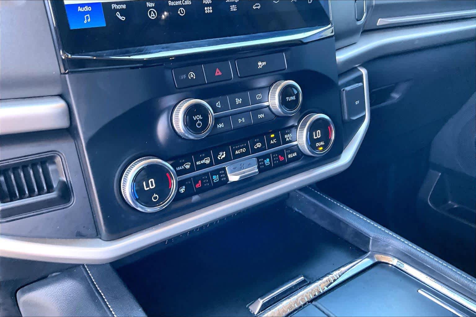 Used 2024 Ford Expedition XLT AWD/4WD image 33