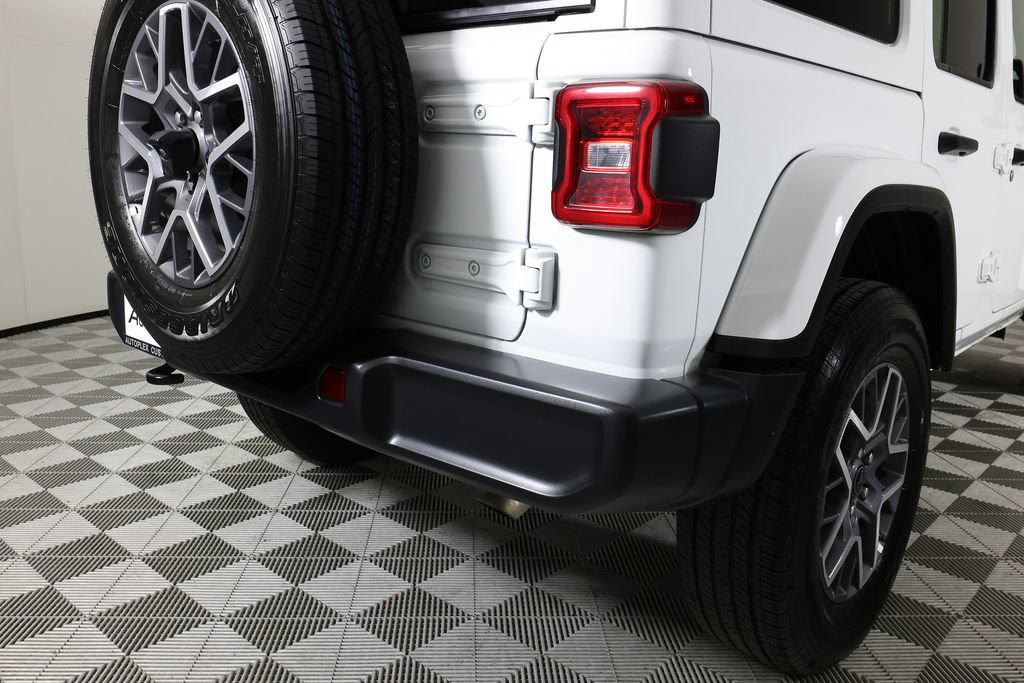 Used 2026 Jeep Wrangler Unlimited Sahara AWD/4WD image 43