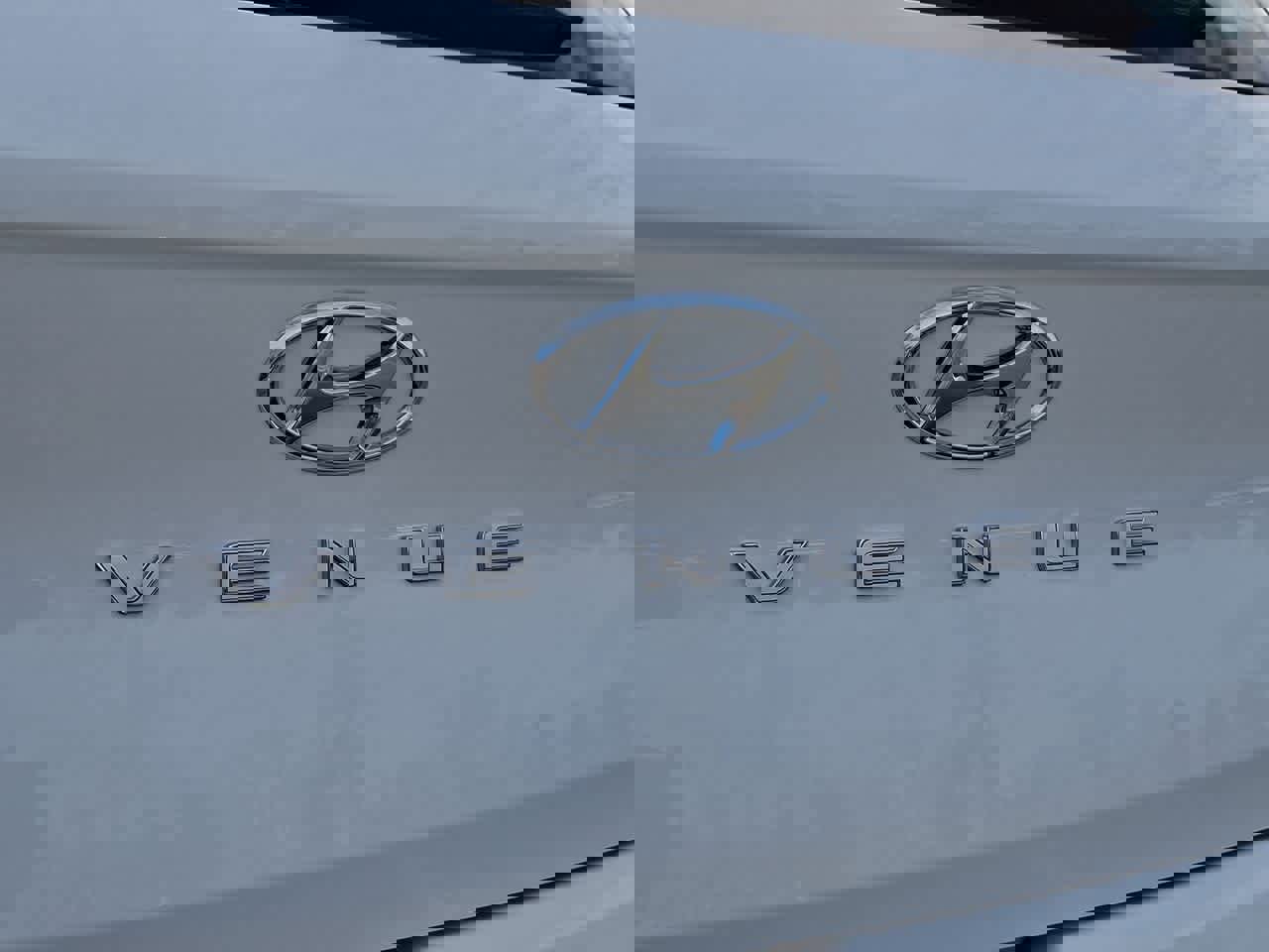 Used 2025 Hyundai Venue Limited image 28