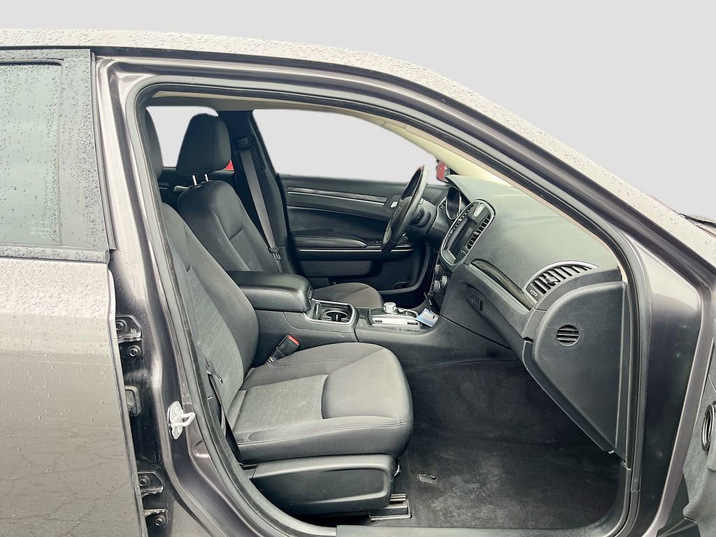 Used 2020 Chrysler 300 Touring w/ Sport Appearance Package image 25