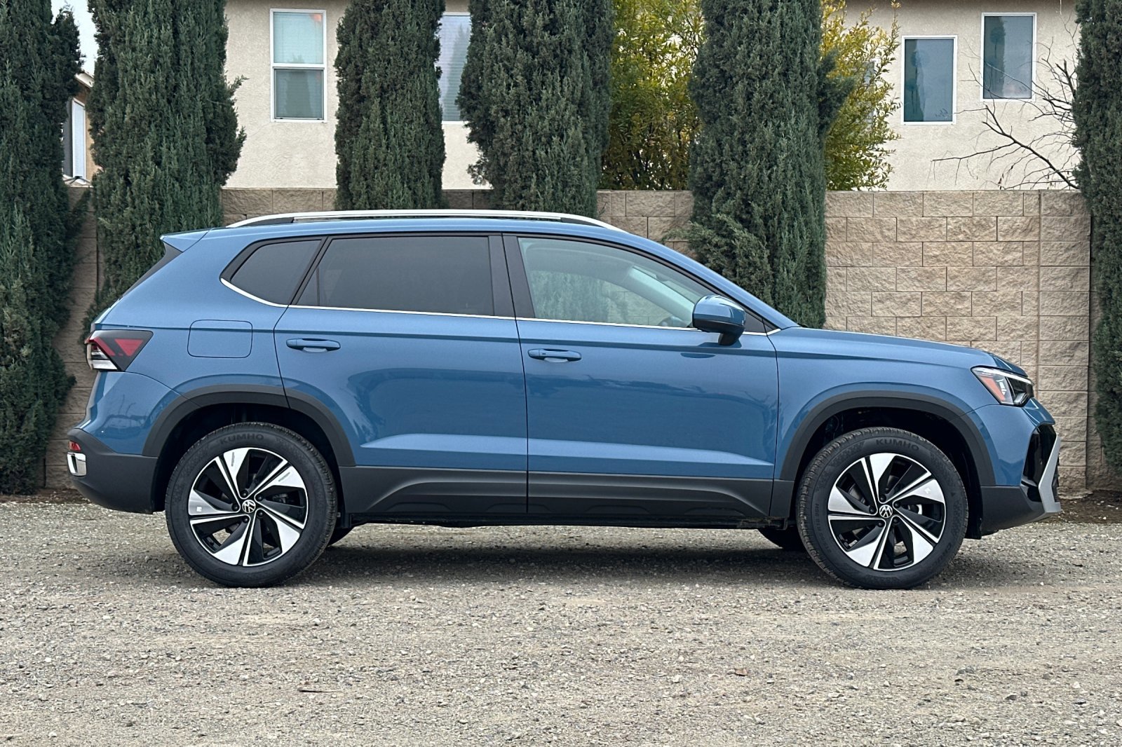 New 2026 Volkswagen Taos SE image 3