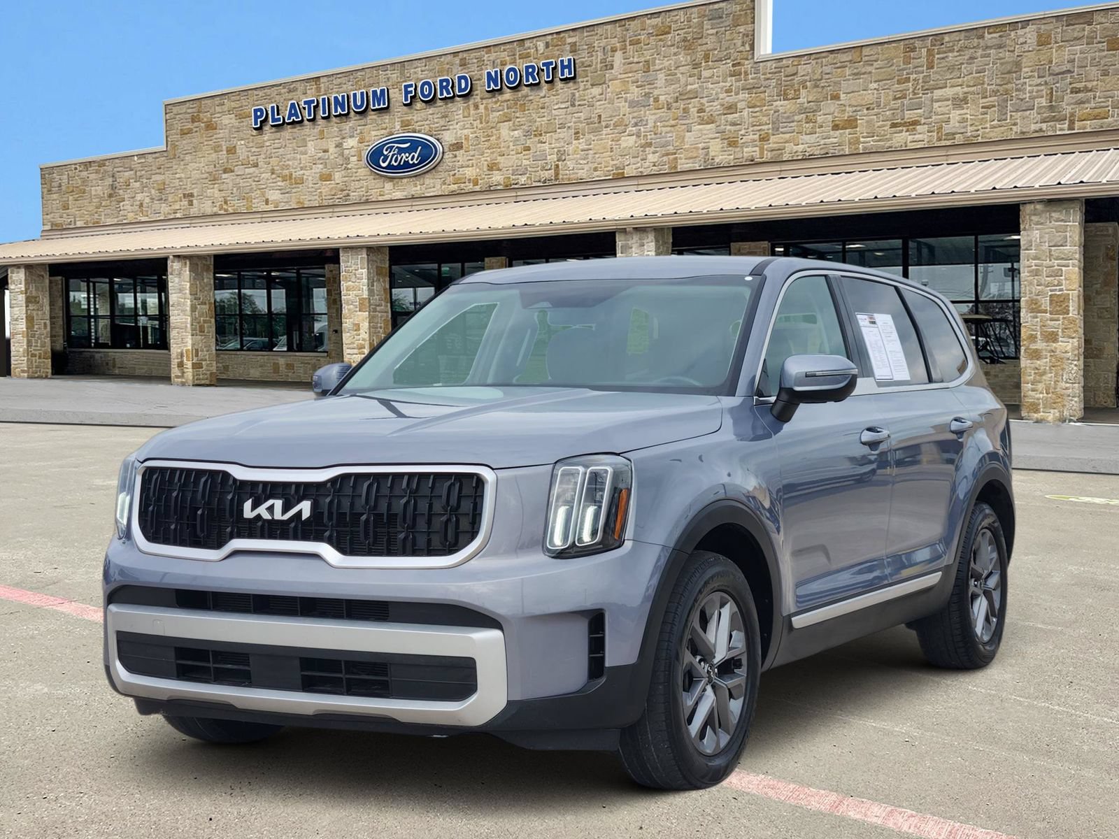 Used 2024 Kia Telluride LX FWD image 2