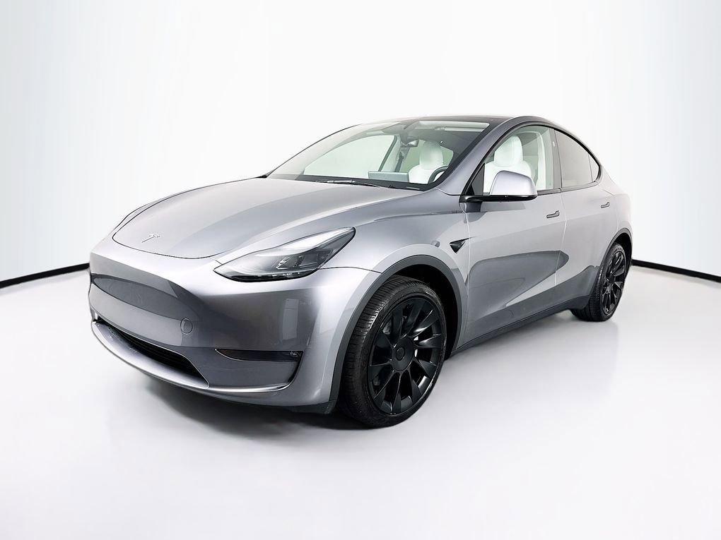 Used 2025 Tesla Model Y Long Range image 3