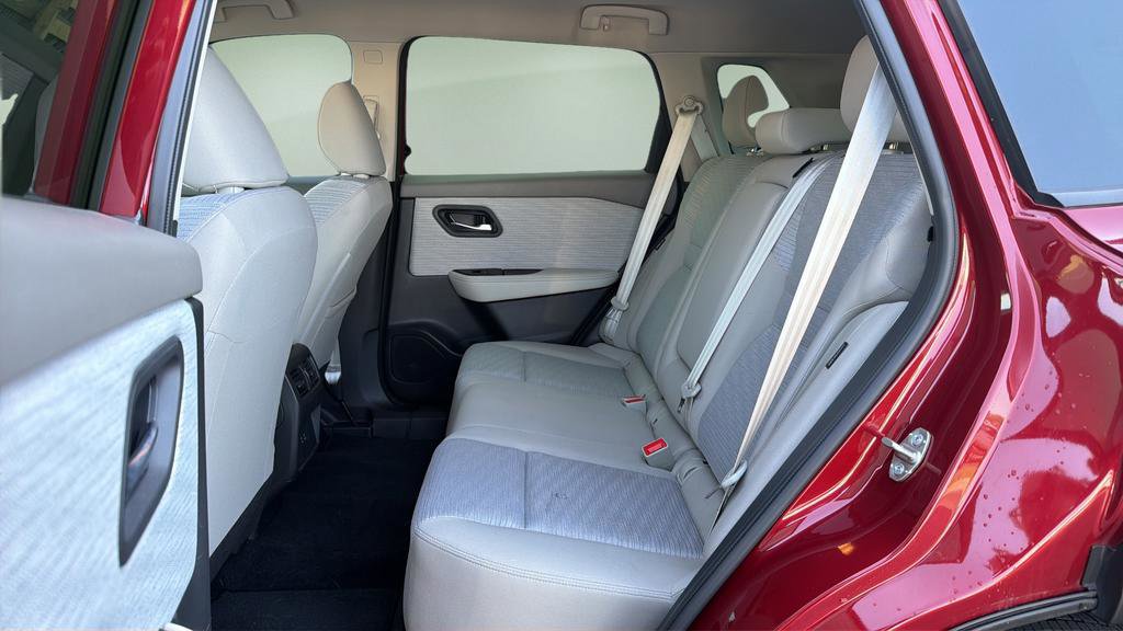 Used 2023 Nissan Rogue SV AWD/4WD image 14
