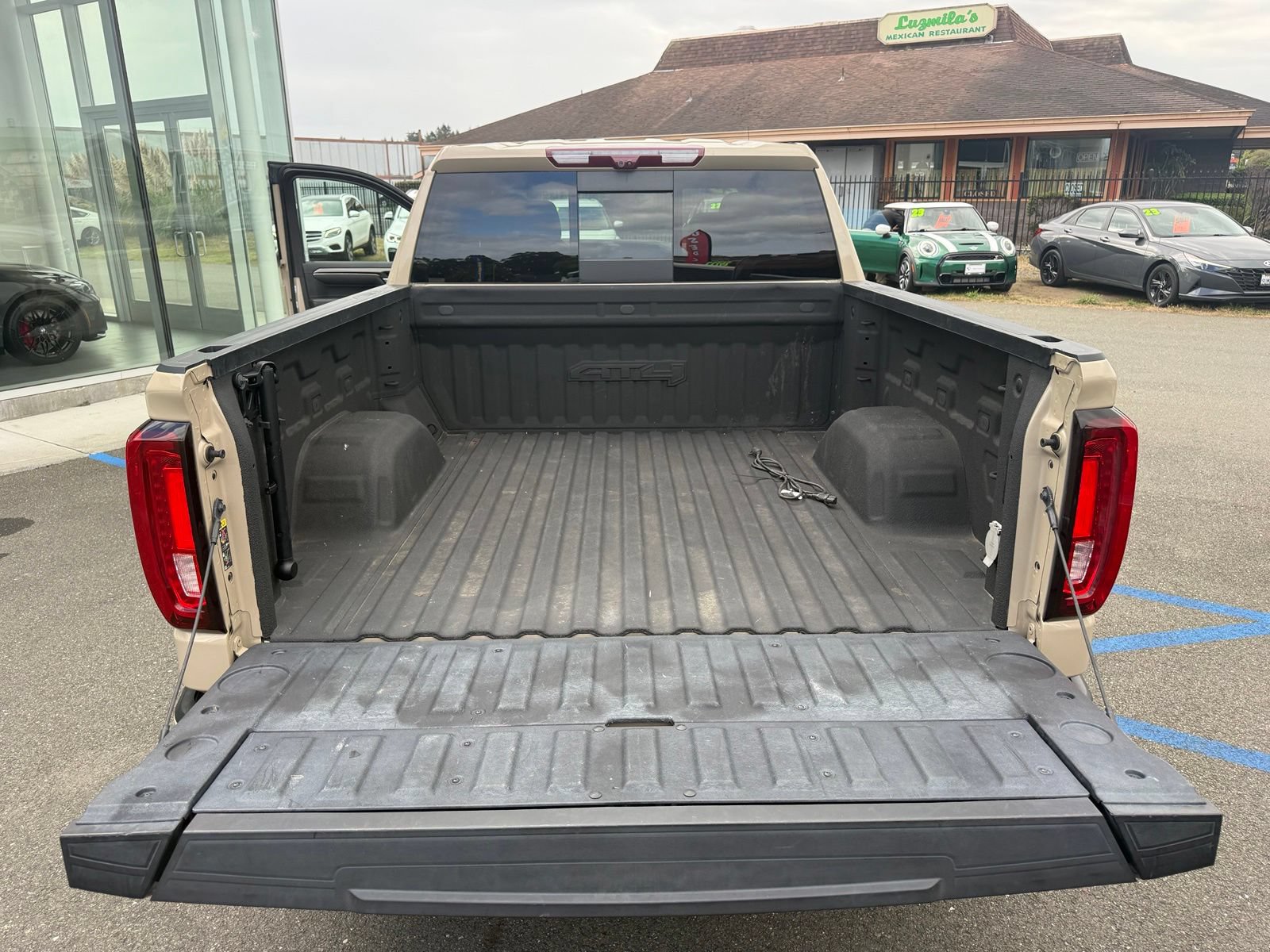 Used 2023 GMC Sierra 1500 AT4 w/ Technology Package AWD/4WD image 34