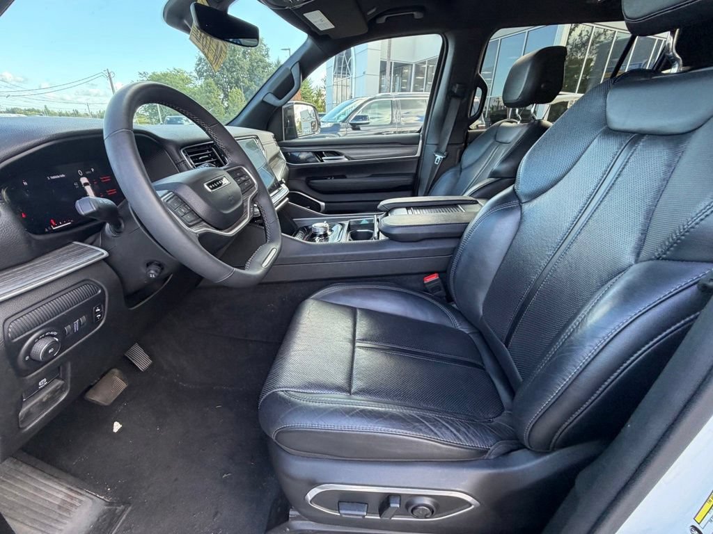 Used 2024 Jeep Wagoneer Series III AWD/4WD image 10