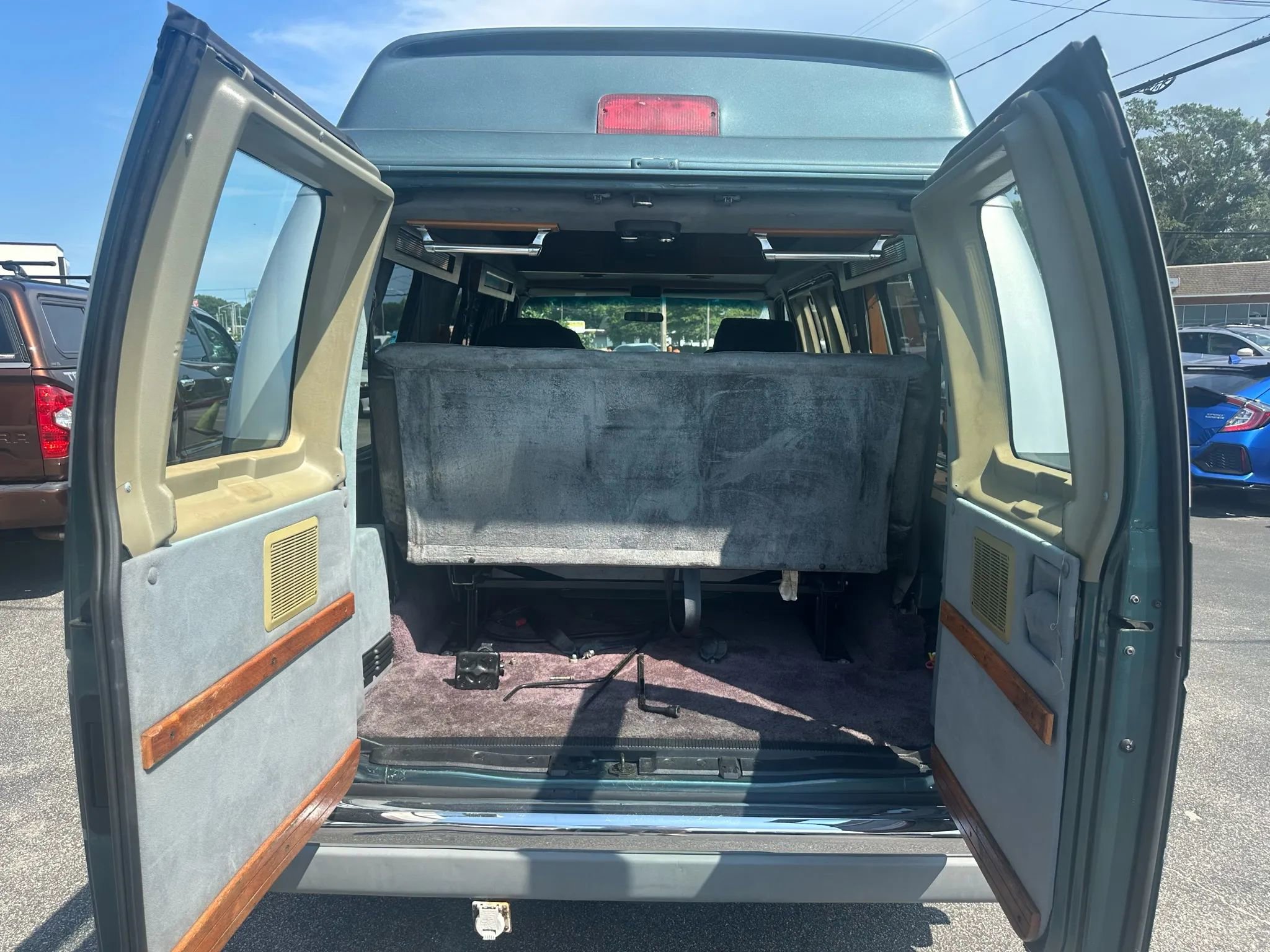 Used 1997 Ford E-150 and Econoline 150 image 36