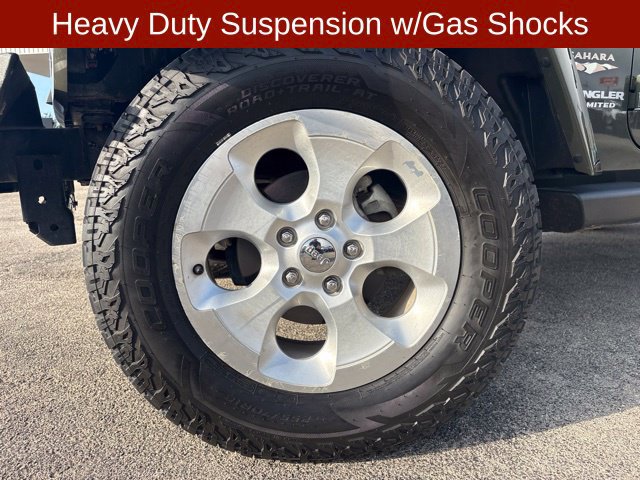 Used 2015 Jeep Wrangler Unlimited Sahara w/ Connectivity Group AWD/4WD image 10