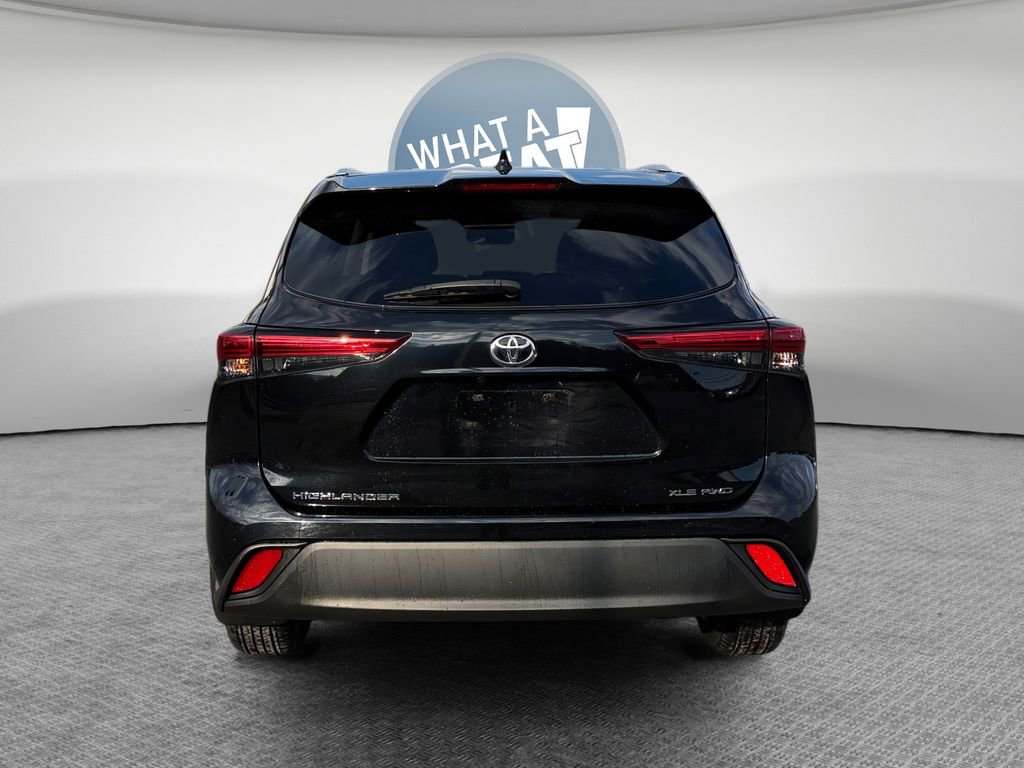 Used 2023 Toyota Highlander XLE image 5