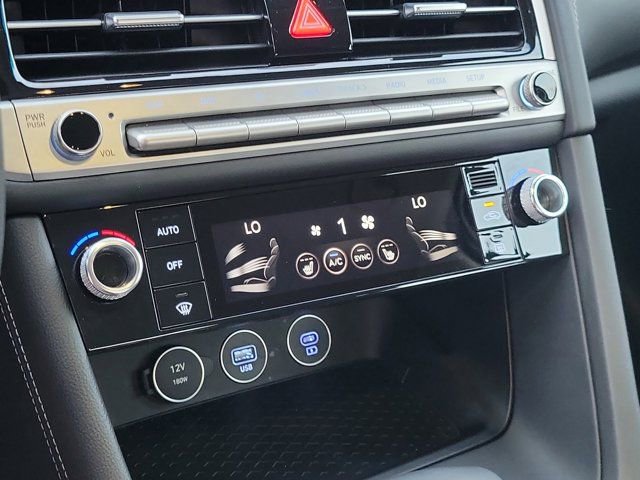 Used 2026 Genesis G70 2.5T image 30