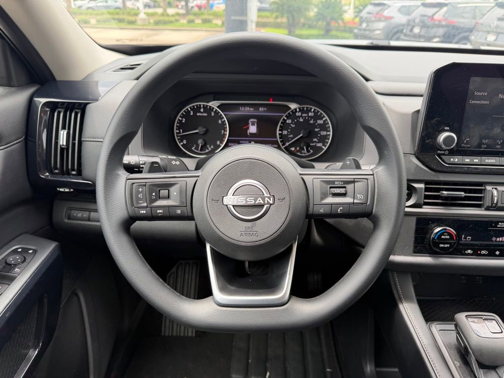Used 2025 Nissan Pathfinder S FWD image 16