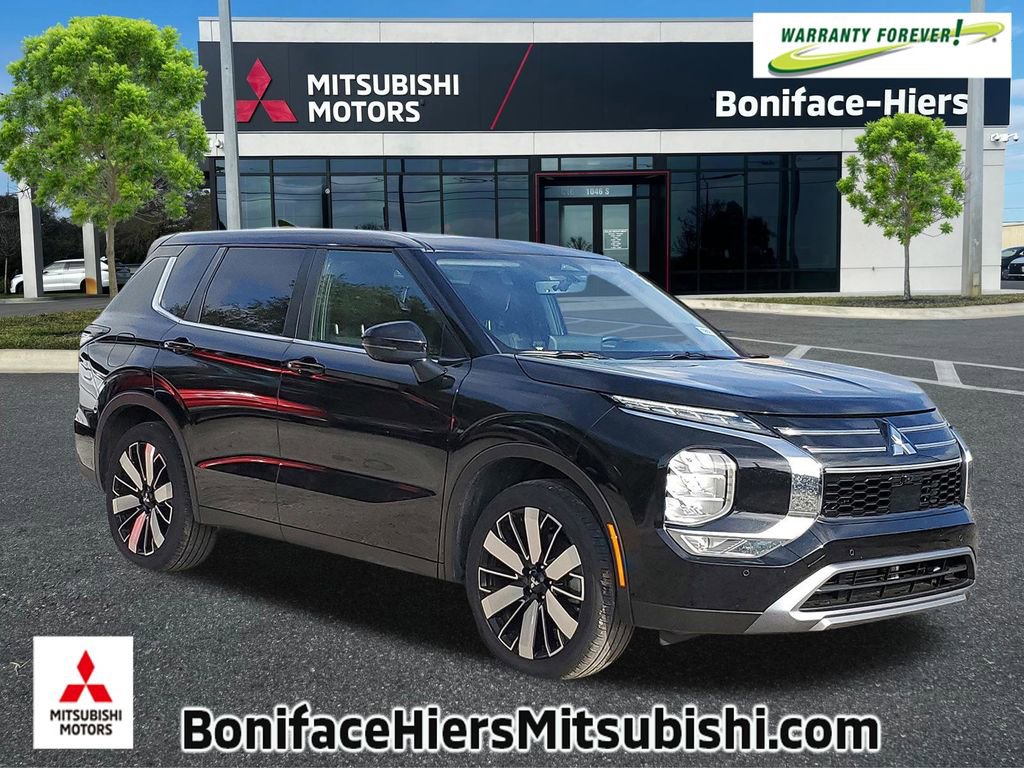 Used 2025 Mitsubishi Outlander SE image 1