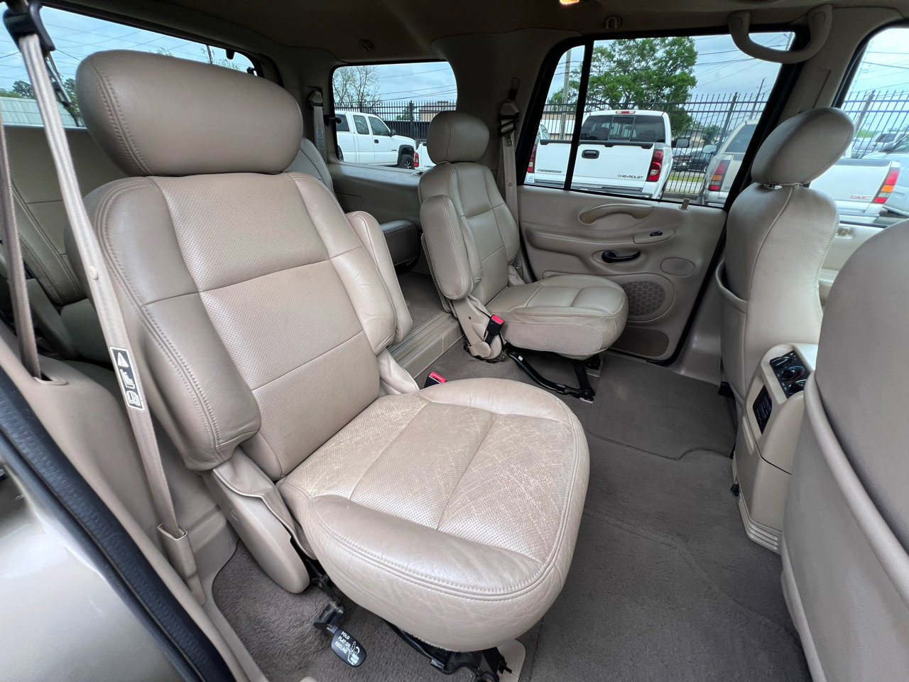 Used 2002 Ford Expedition Eddie Bauer image 48