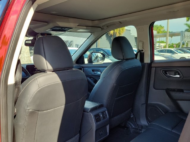 Used 2023 Nissan Rogue SL FWD image 12