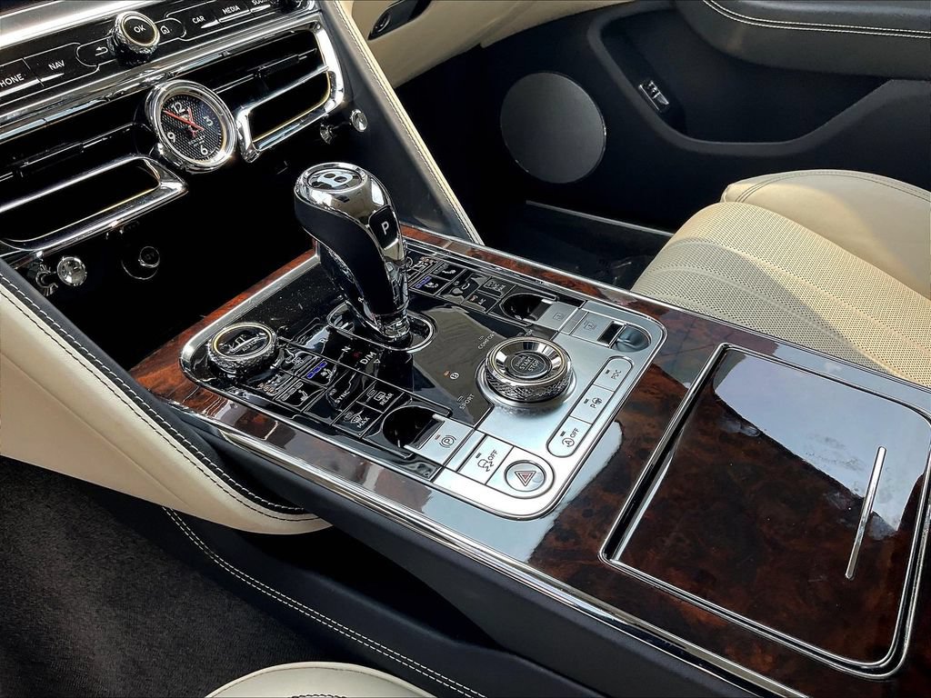 Used 2021 Bentley Flying Spur V8 AWD/4WD image 16