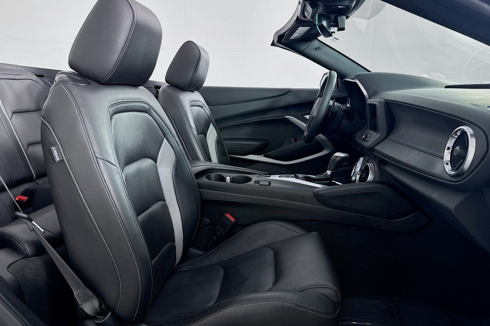 Used 2023 Chevrolet Camaro LT RWD image 7