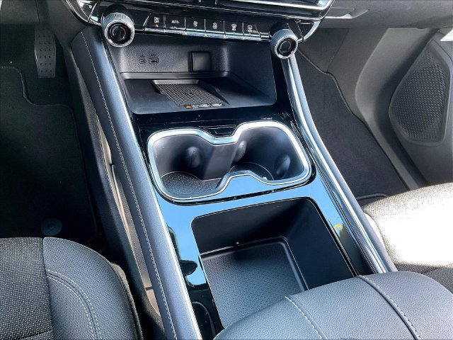 New 2027 Chevrolet Traverse LT FWD image 16