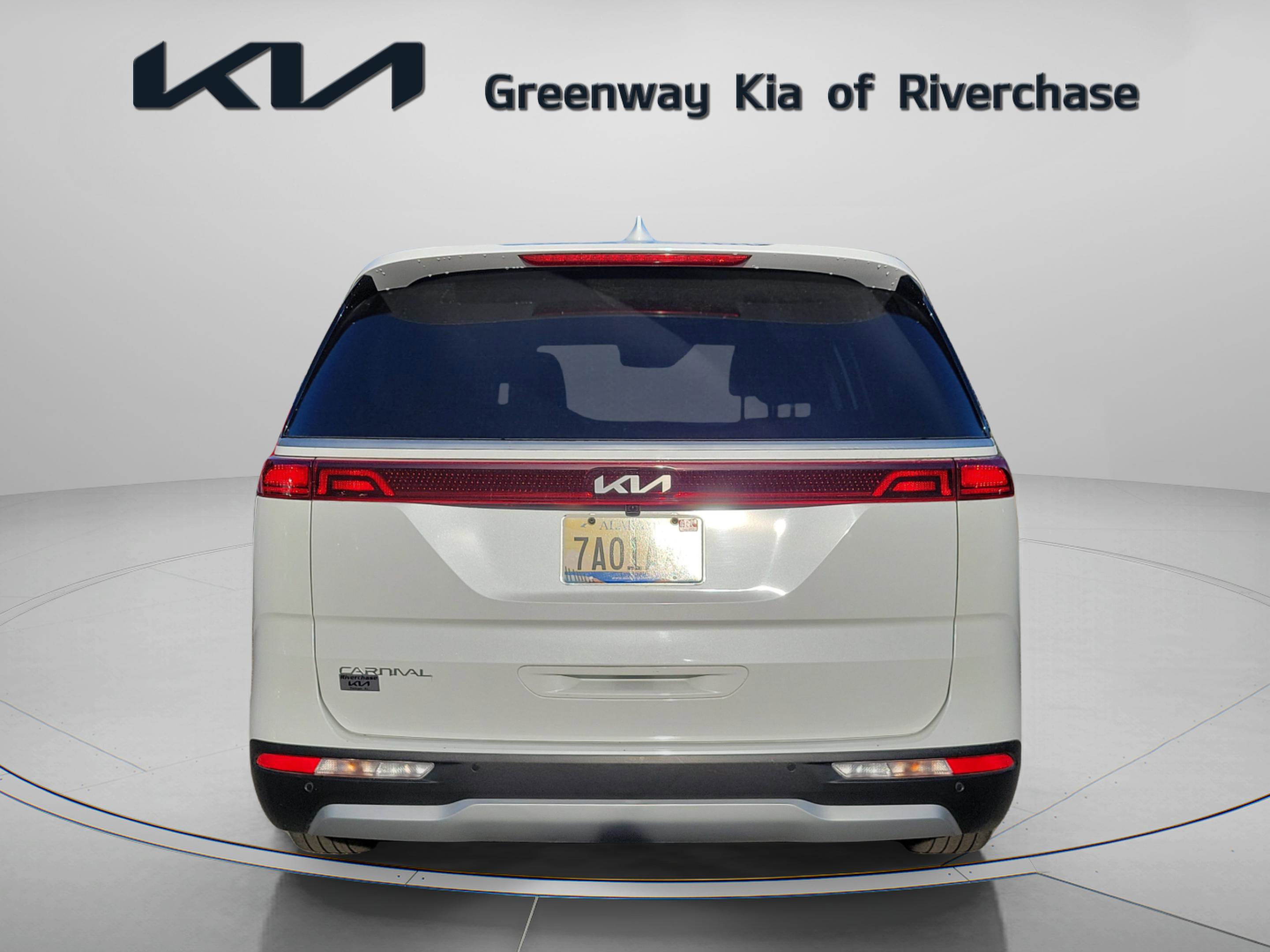 Used 2024 Kia Carnival EX image 5