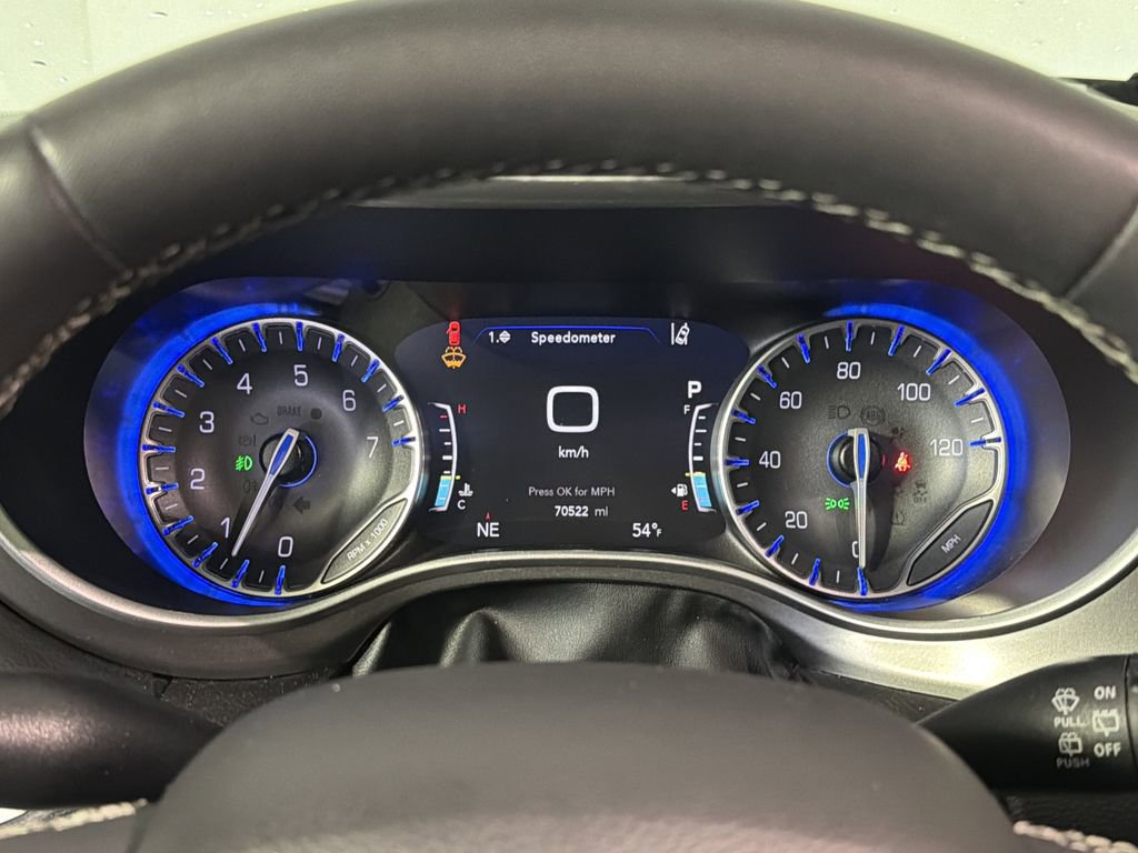 Used 2024 Chrysler Pacifica Touring-L image 21