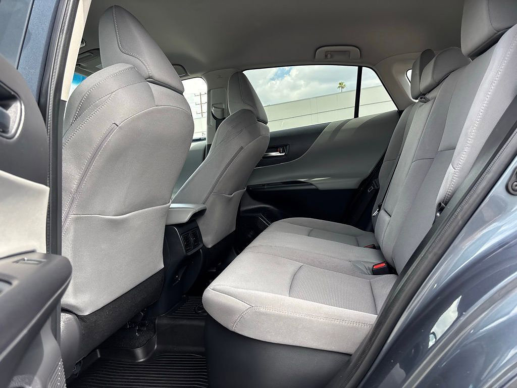 Used 2023 Toyota Venza LE AWD/4WD image 14