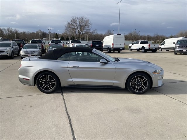 Used 2020 Ford Mustang Premium image 4