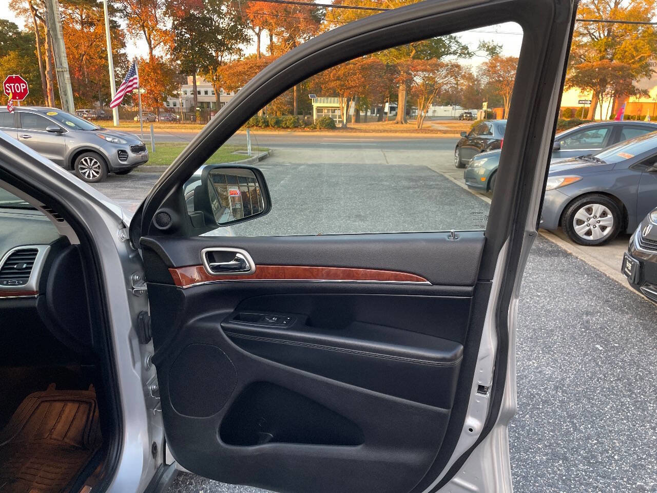 Used 2013 Jeep Grand Cherokee Limited w/ Advance Technology Group image 31